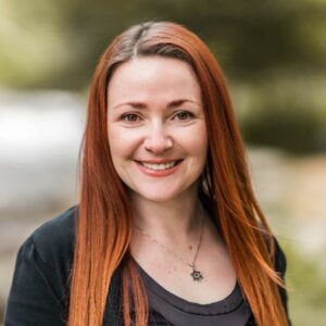 Leah Leaves on Building Stellar SOPs and Agency Growth Through Fractional Operations | The Digital Agency Growth Podcast